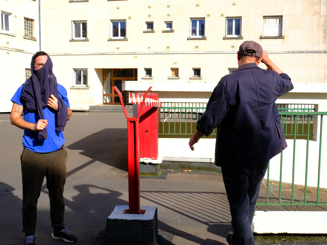 06-06 pneu garage poney club